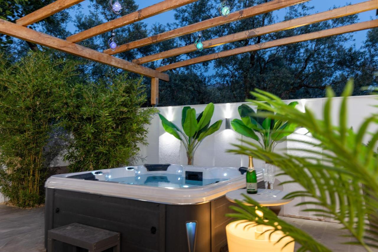Jacuzzi Deluxe Villa Skala Sotiros Exterior foto